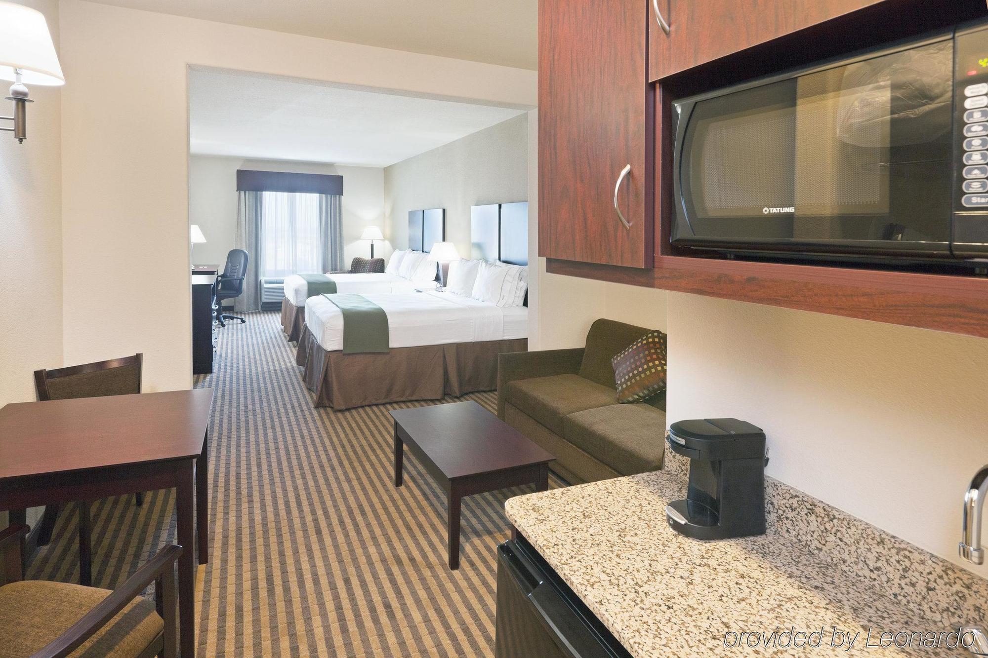 Holiday Inn Express & Suites Brady, An Ihg Hotel Chambre photo