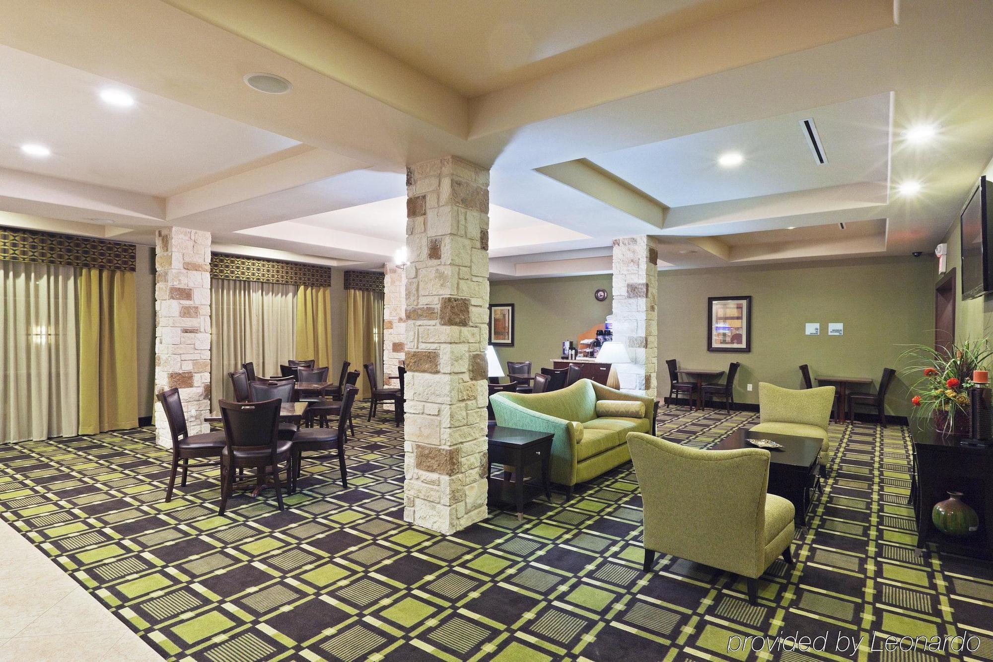 Holiday Inn Express & Suites Brady, An Ihg Hotel Intérieur photo